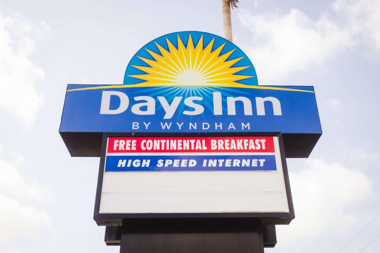 Days Inn By Wyndham Rosenberg Exterior photo