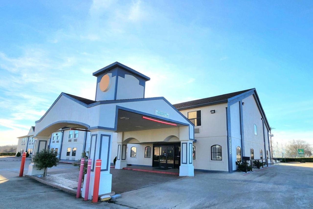Days Inn By Wyndham Rosenberg Exterior photo