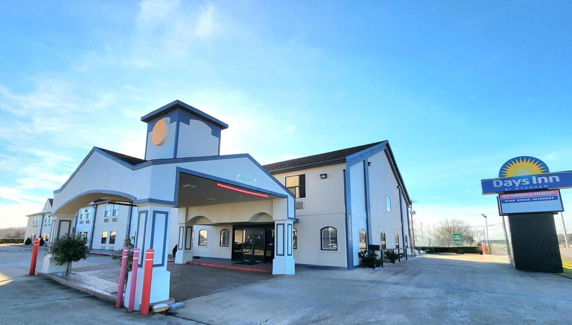 Days Inn By Wyndham Rosenberg Exterior photo