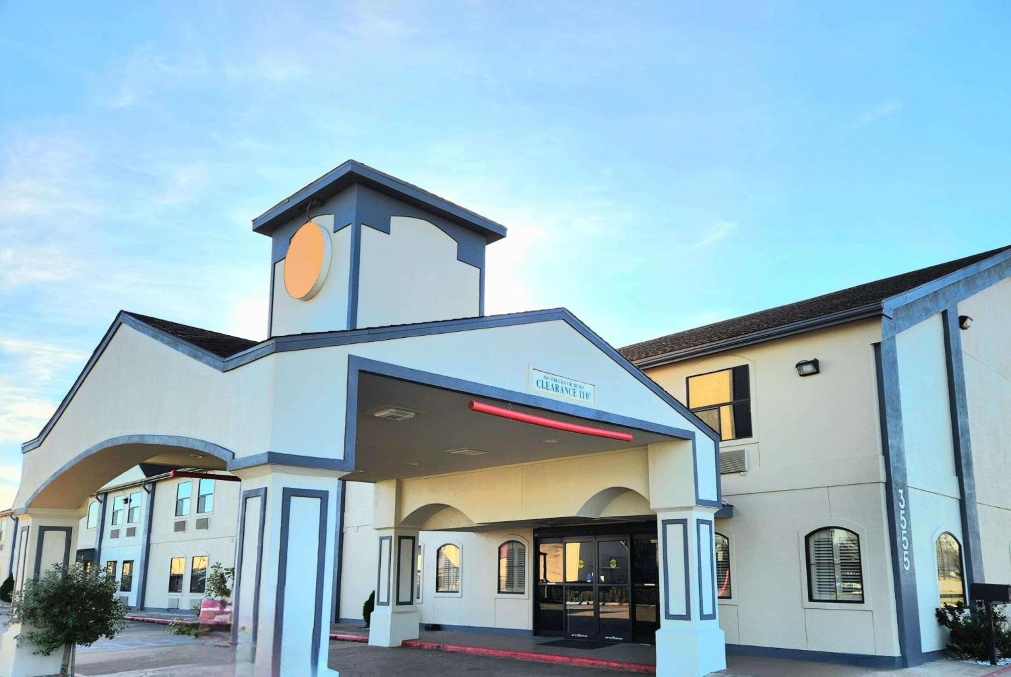 Days Inn By Wyndham Rosenberg Exterior photo