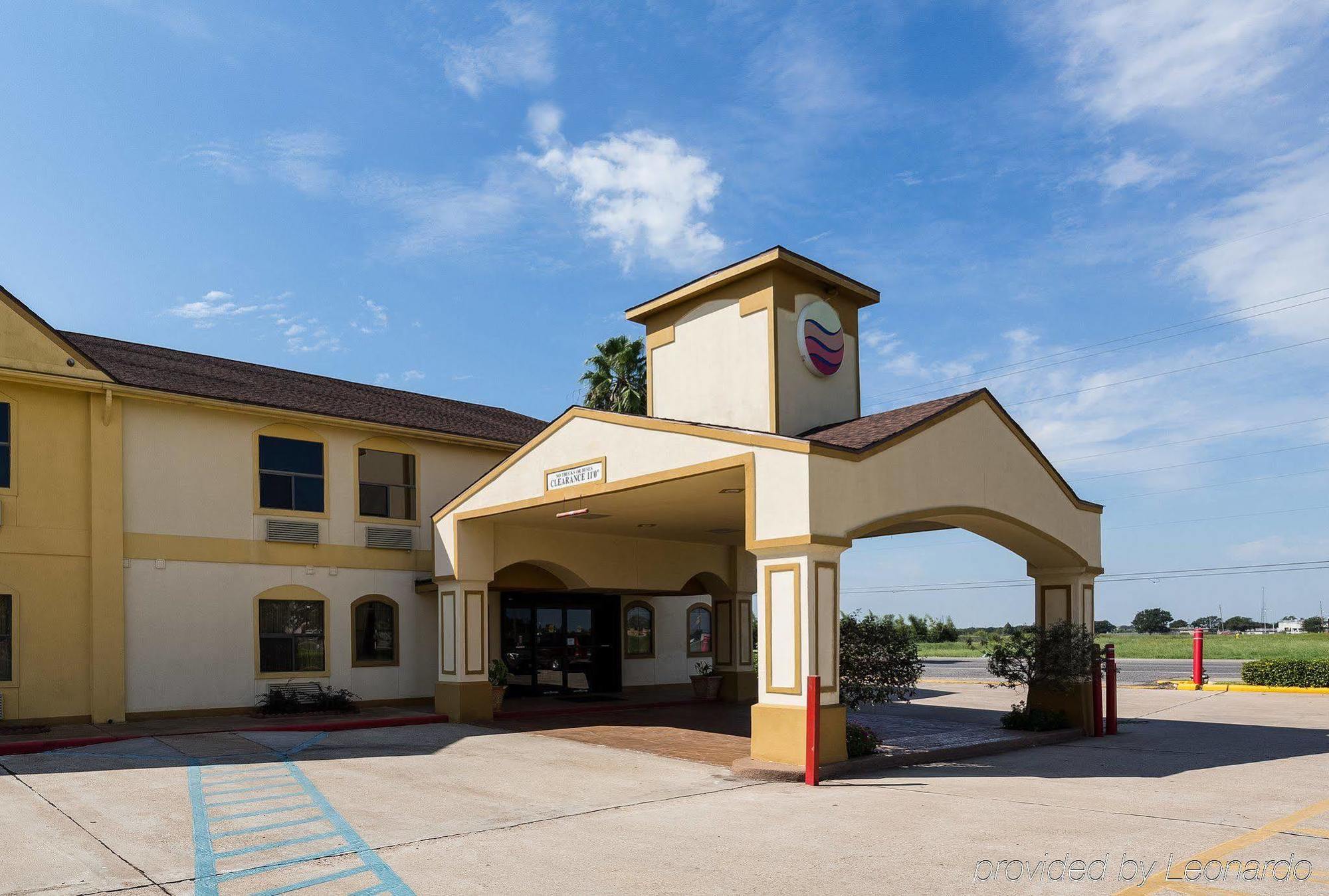 Days Inn By Wyndham Rosenberg Exterior photo