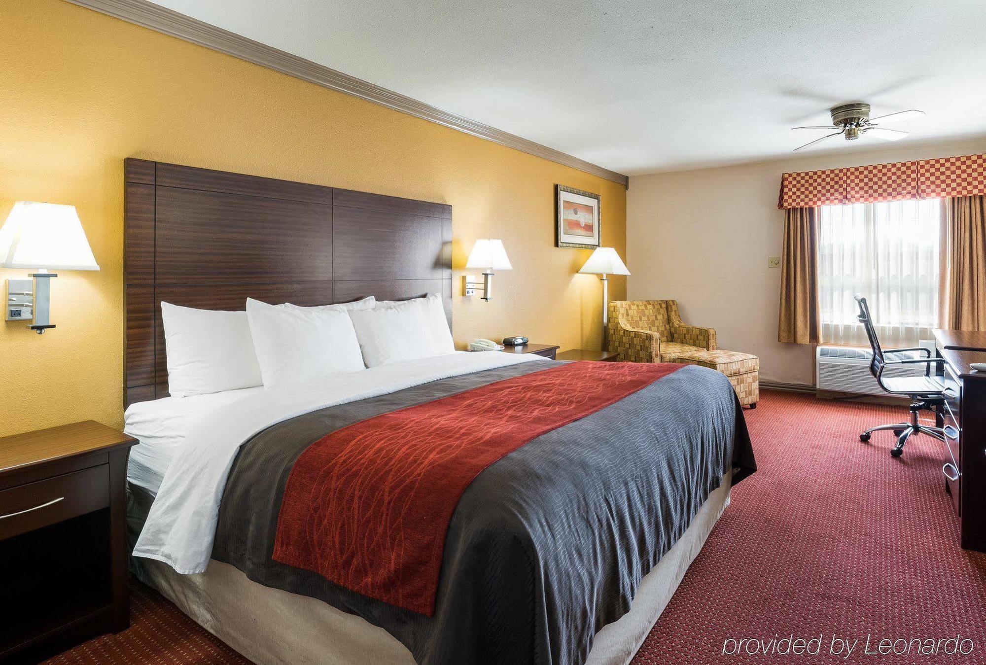 Days Inn By Wyndham Rosenberg Exterior photo